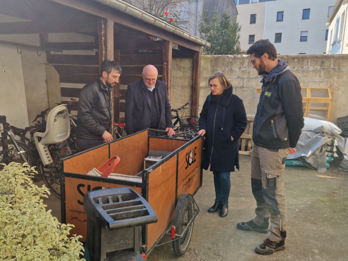Visite de la Coopérative SICLE, paysagistes et jardiniers à Vélo à Angers.