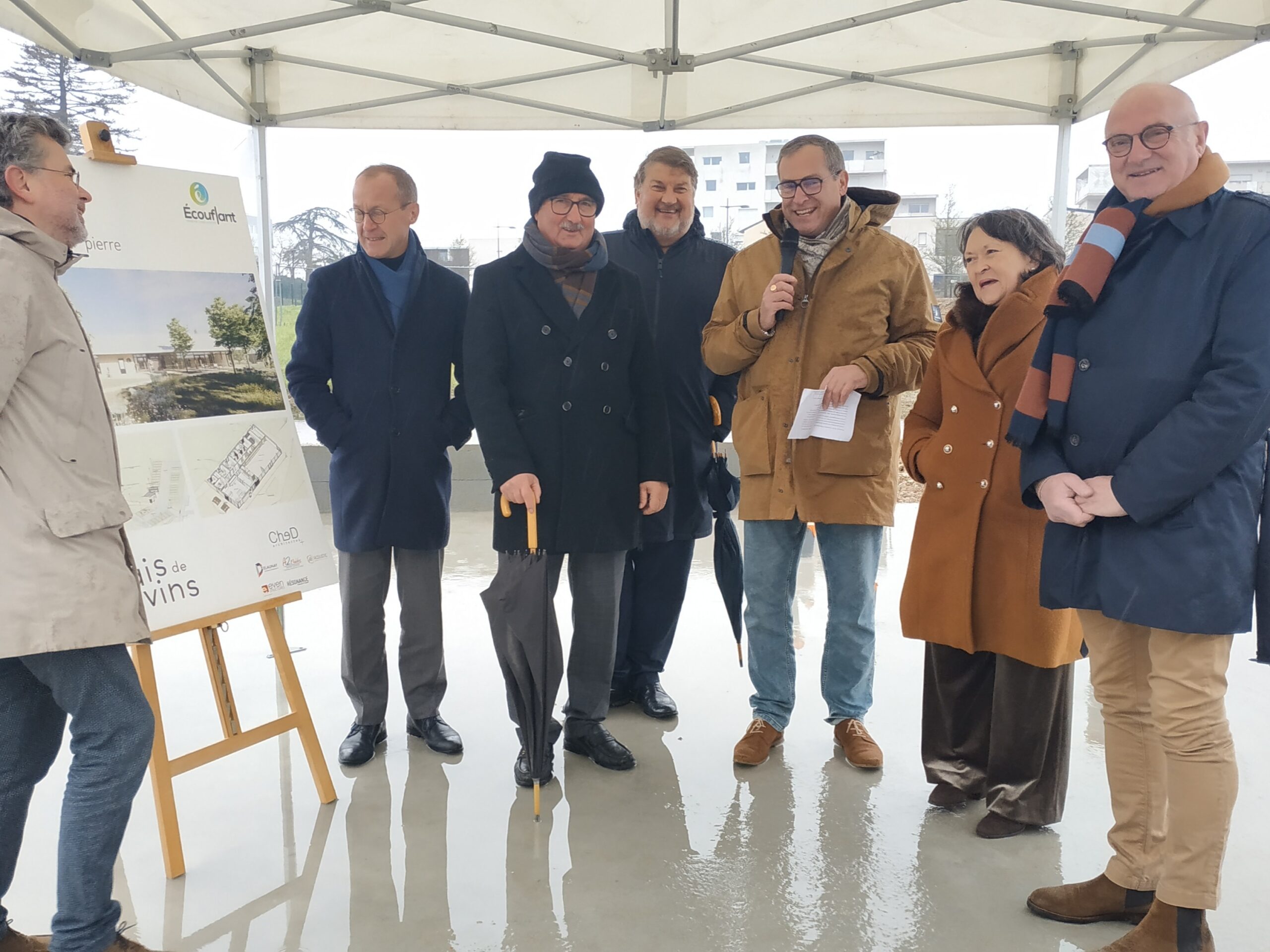 Pose de la première pierre du Relais de Provins à Écouflant