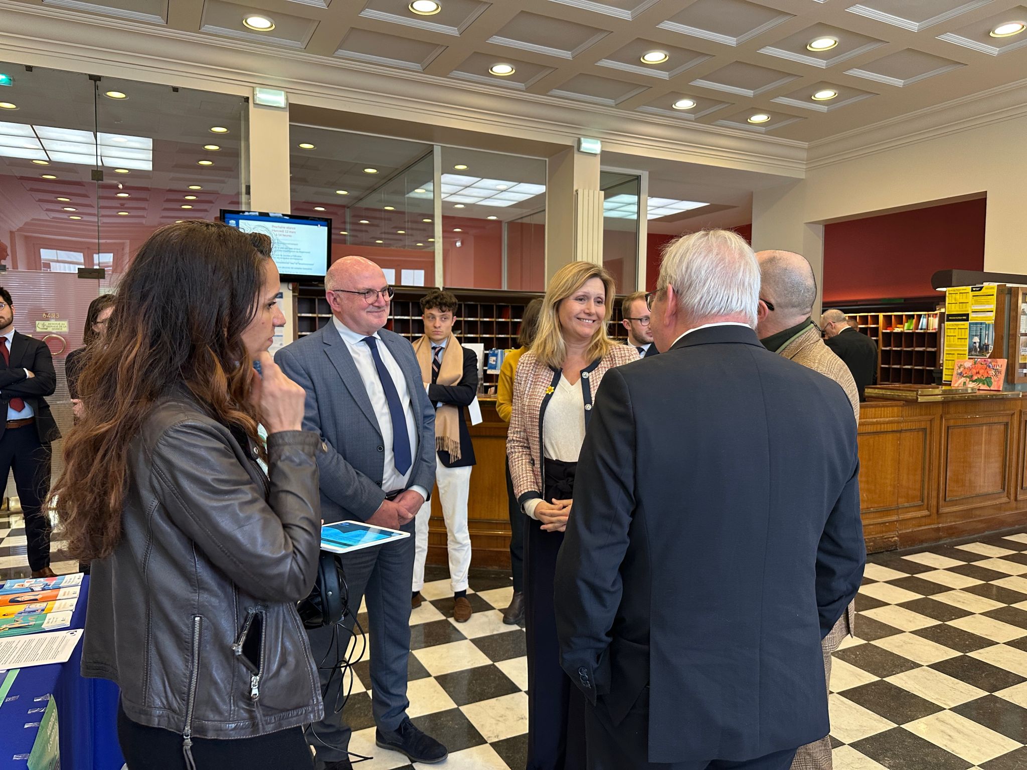 Les députés testent leur audition à l’Assemblée nationale.