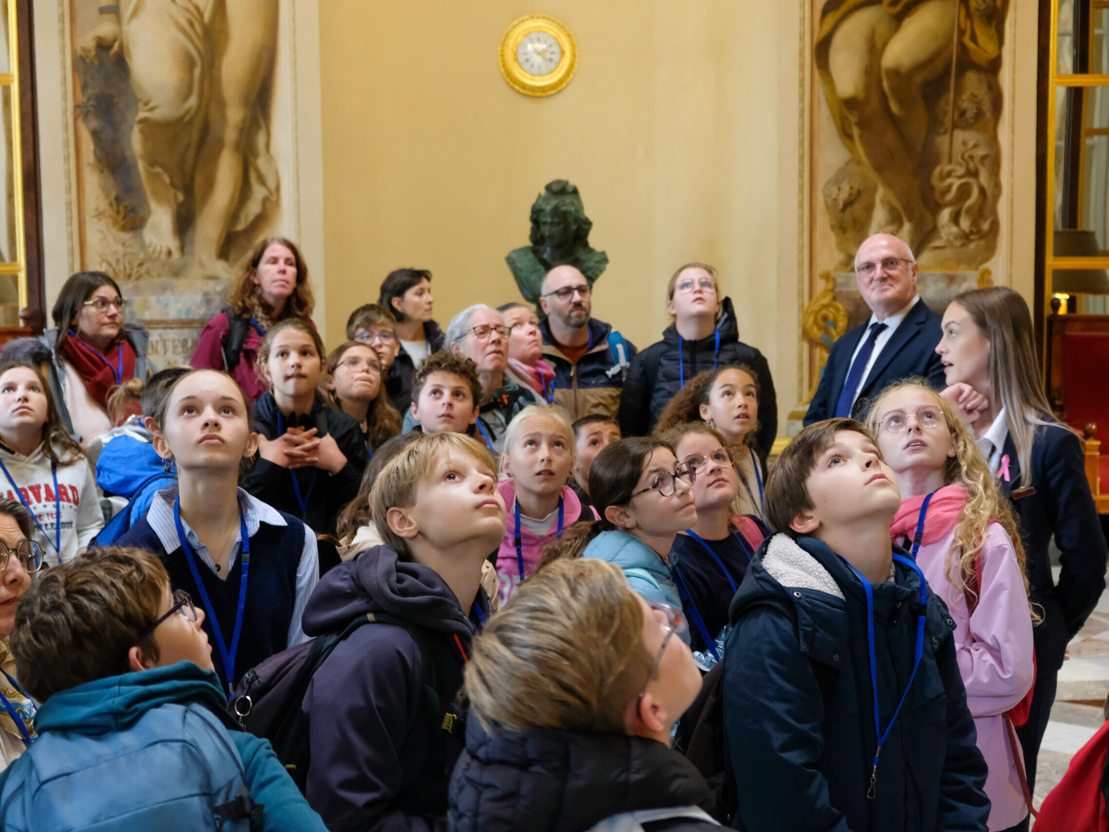 Visite de l’Assemblée nationale par les conseils municipaux des jeunes de Briollay et de Tiercé