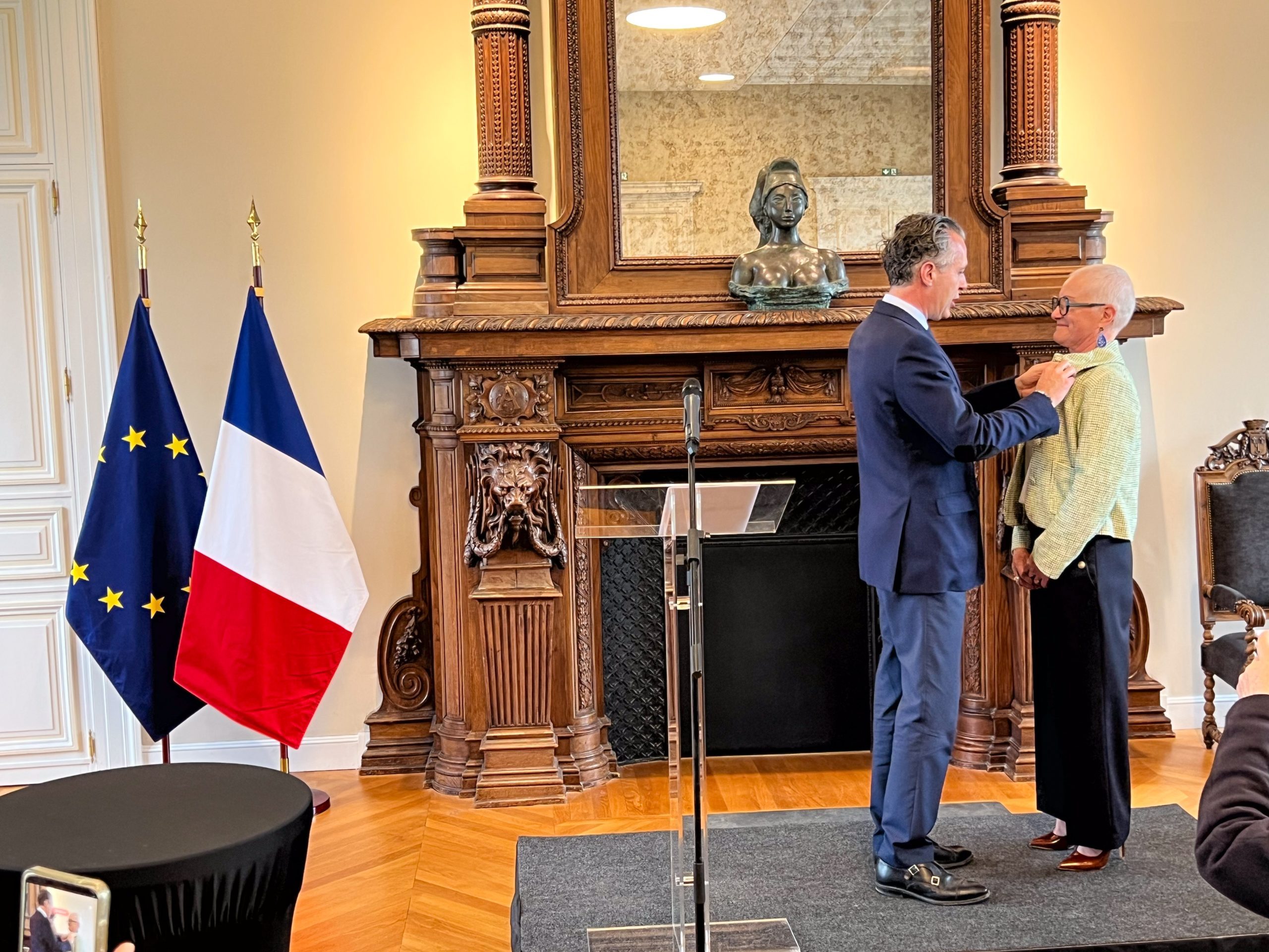 Remise de médaille de l’Ordre national du Mérite à C. Lardeux-Coiffard